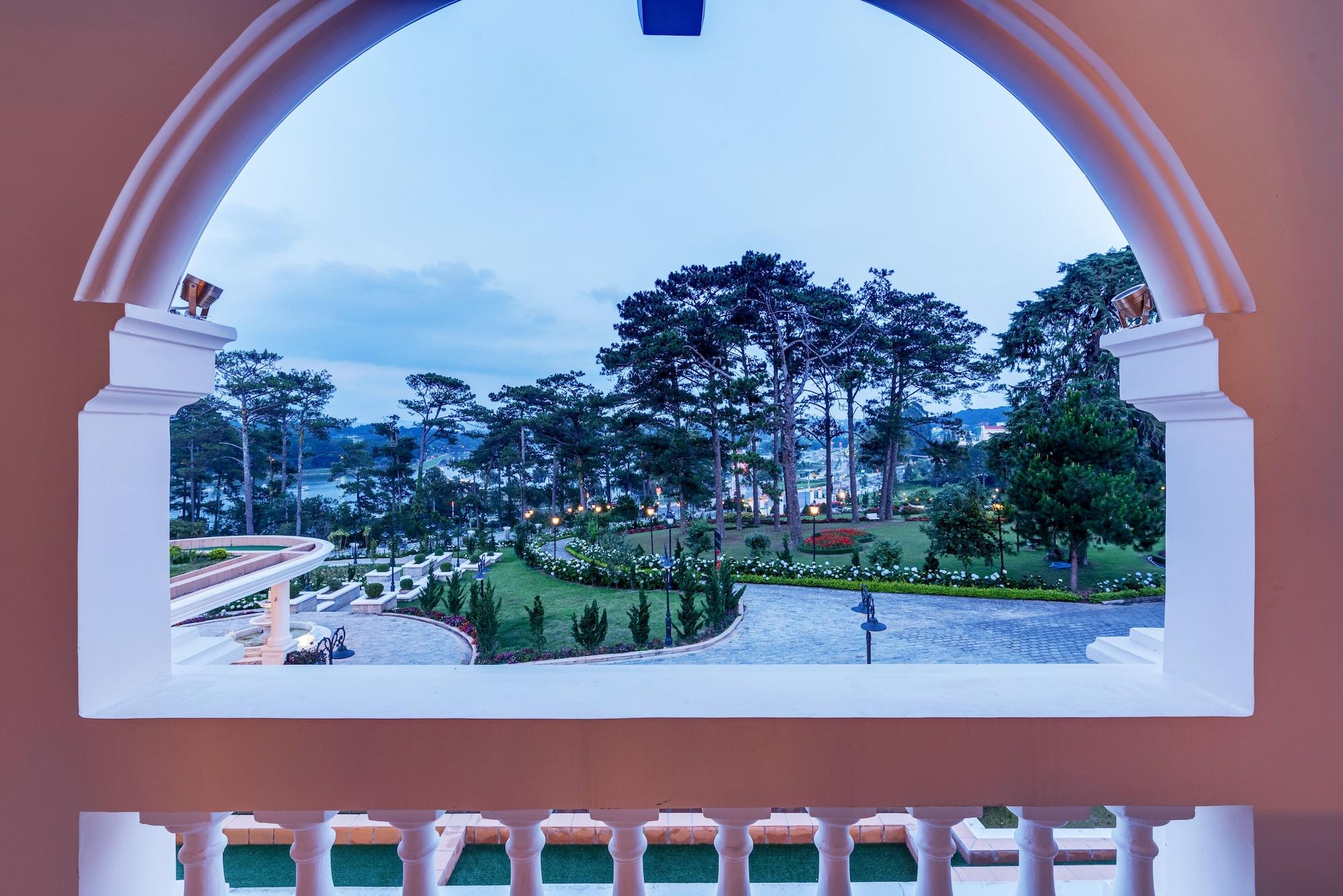 Dalat Palace Heritage Hotel Exterior foto